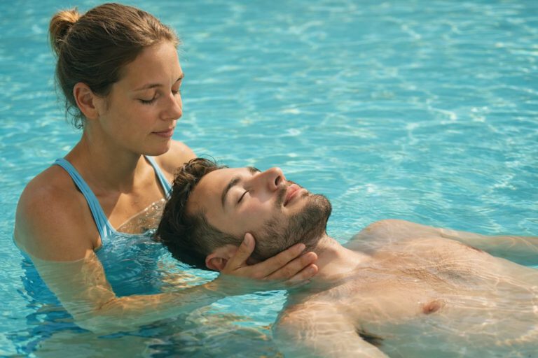 Ademreis in het water – hoe warm water oude spanningen en herinneringen losmaakt